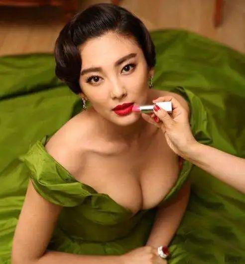 盘点中国十大乳神排行榜，注意不要流鼻血-第7张图片-爱薇女性网